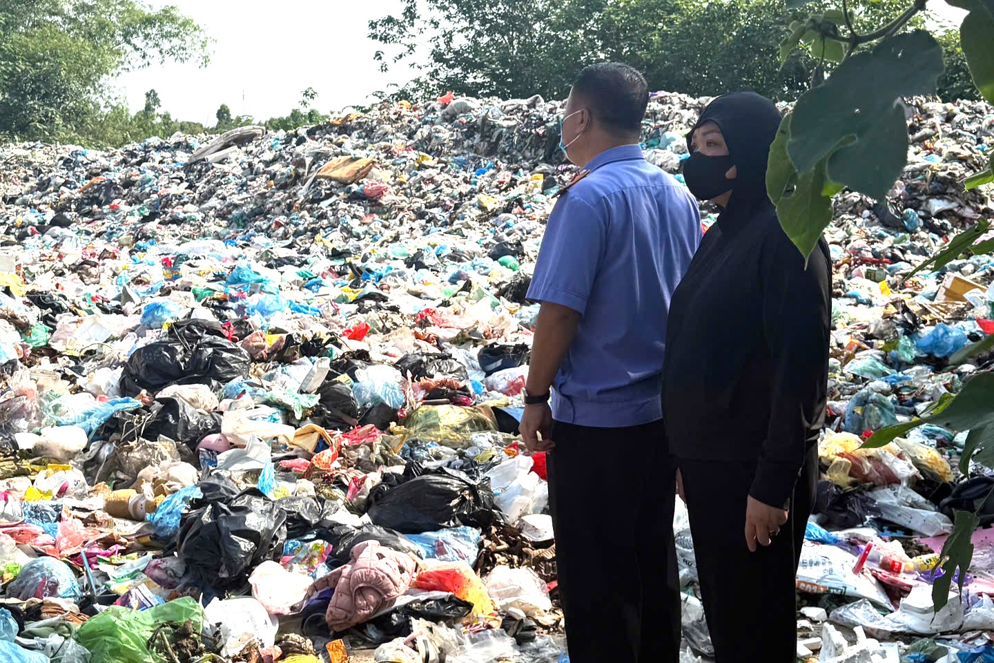 Sau kiến nghị của VKSND tỉnh Phú Thọ, bãi rác quá tải sát sông Phó Đáy được khắc phục