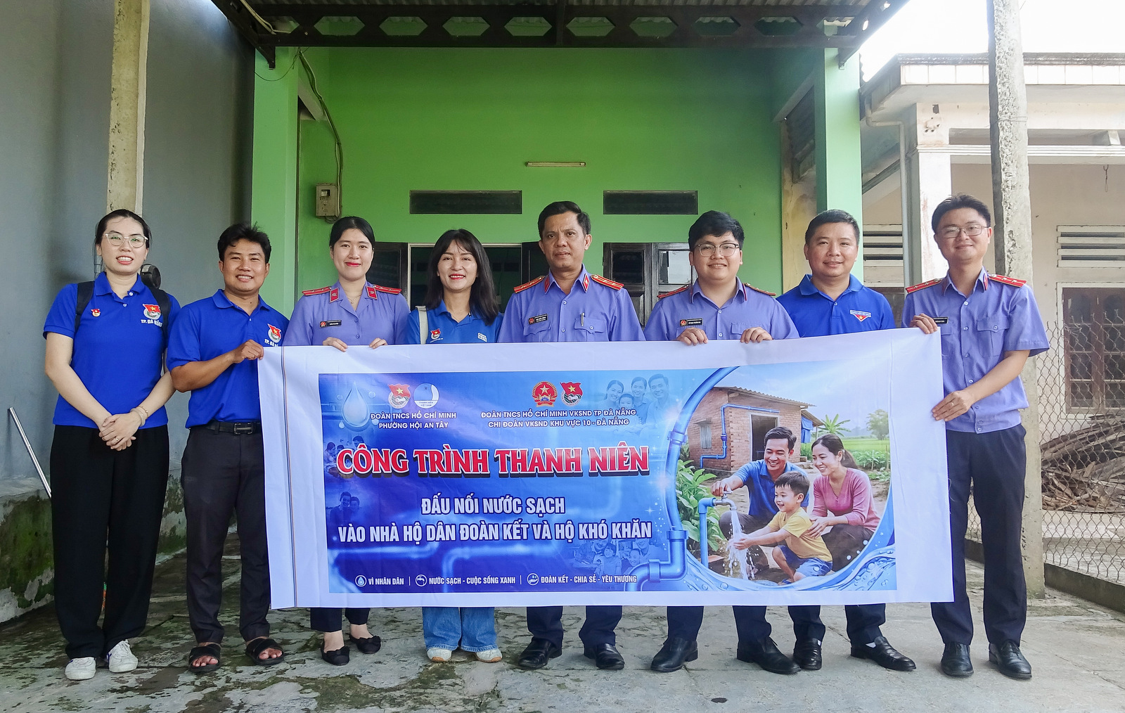 Chi đoàn VKSND khu vực 10, TP Đà Nẵng hỗ trợ đấu nối nước sạch cho hộ dân khó khăn
