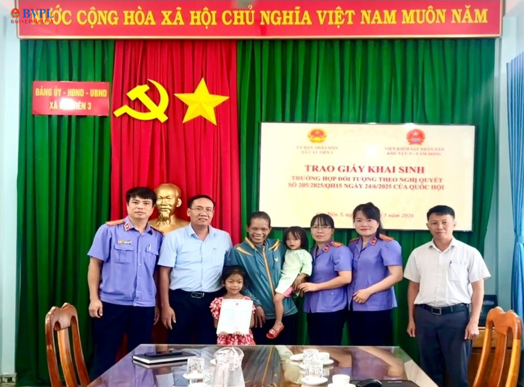 Hai trẻ em được cấp Giấy khai sinh nhờ kiến nghị của Viện kiểm sát