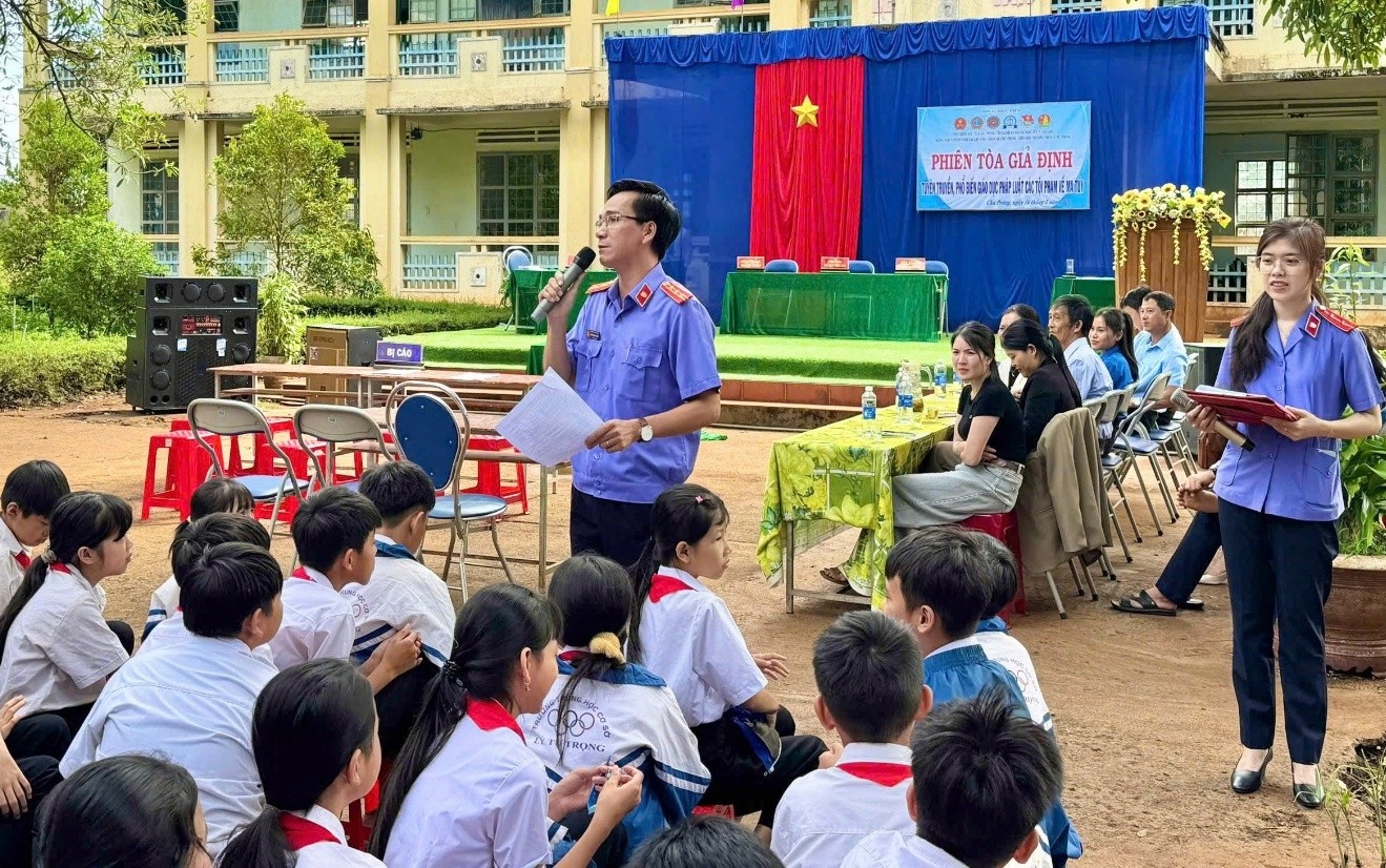 Viện kiểm sát tuyên truyền pháp luật về ma túy tại trường học ở Gia Lai