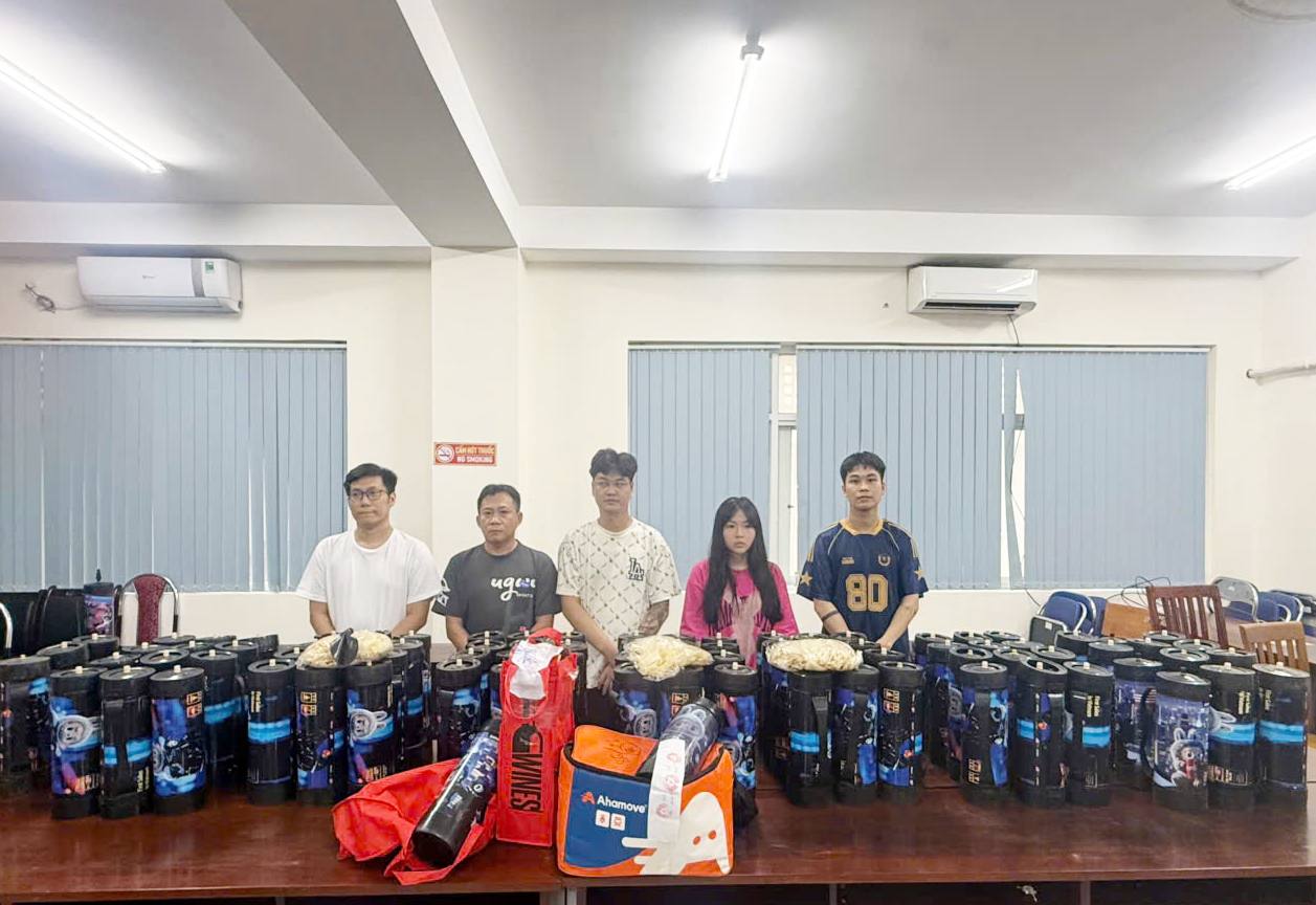 Khởi tố, bắt tạm giam 5 đối tượng buôn bán khí cười quy mô lớn