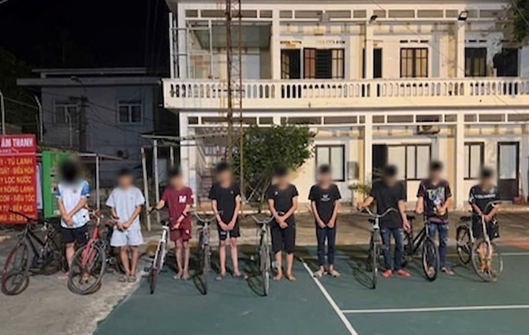 9 học sinh bị xử lý vì điều khiển xe đạp lạng lách, bốc đầu trên đường