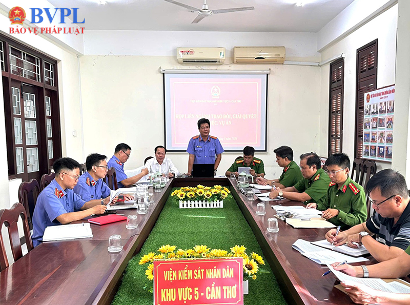 VKSND Khu vực 5, TP Cần Thơ họp liên ngành tháo gỡ vướng mắc nhiều vụ án phức tạp