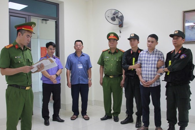 Khởi tố, bắt đối tượng lừa đảo xin việc chiếm đoạt tài sản