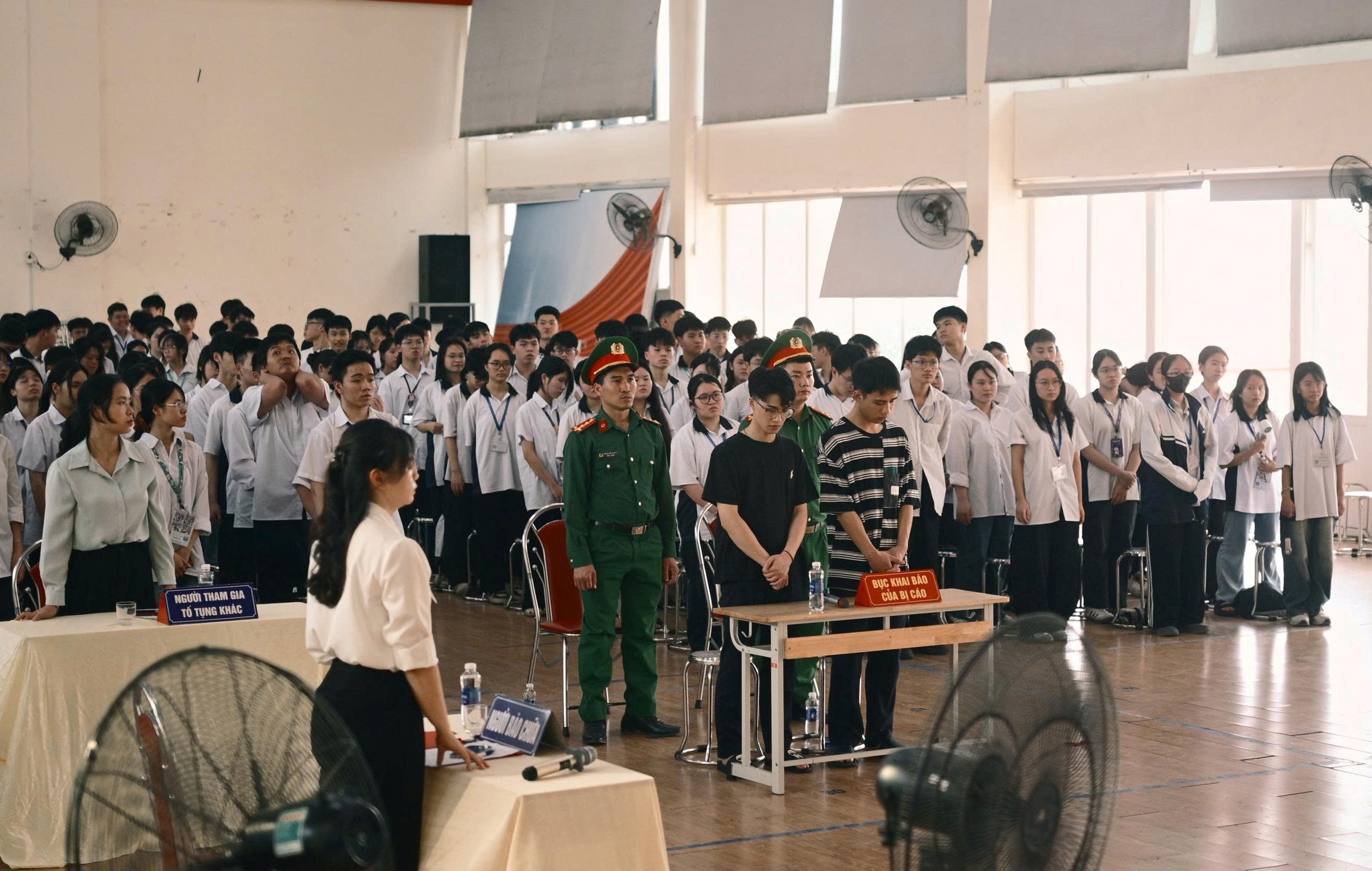 Chi đoàn VKSND tỉnh Lào Cai phối hợp tổ chức phiên tòa giả định giúp học sinh kỹ năng phòng, tránh ma túy