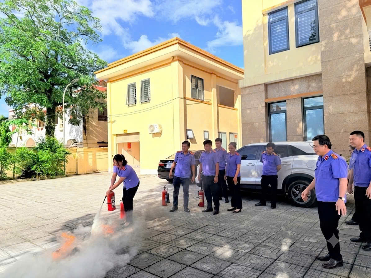 VKSND khu vực 5, tỉnh Hà Tĩnh tổ chức tập huấn PCCC và cứu nạn, cứu hộ