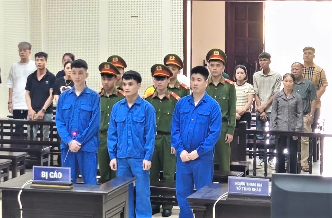 Ba bị cáo lĩnh án vì lừa bán pháo hoa Bộ Quốc phòng trên mạng