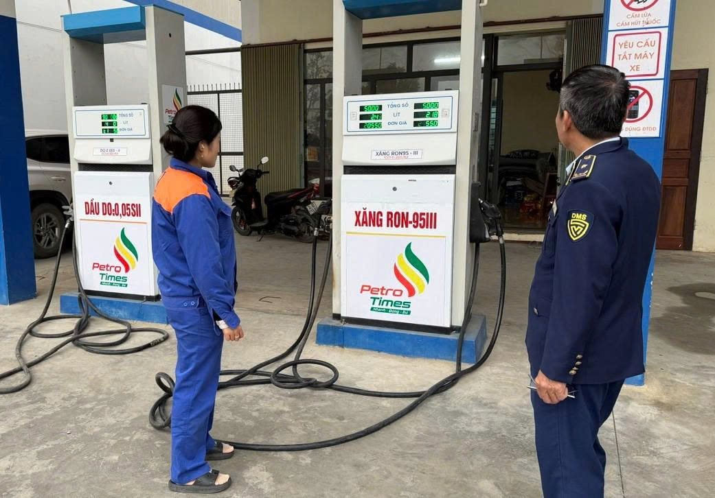 Vi phạm trong kinh doanh xăng dầu, 3 doanh nghiệp đầu mối bị xử phạt 450 triệu đồng