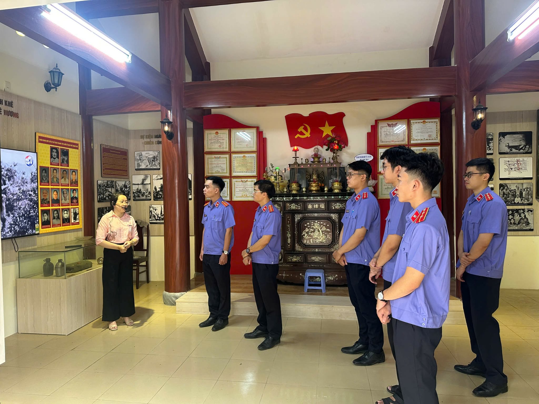 Chi đoàn VKSND khu vực 4, TP Đà Nẵng tổ chức hành trình về nguồn