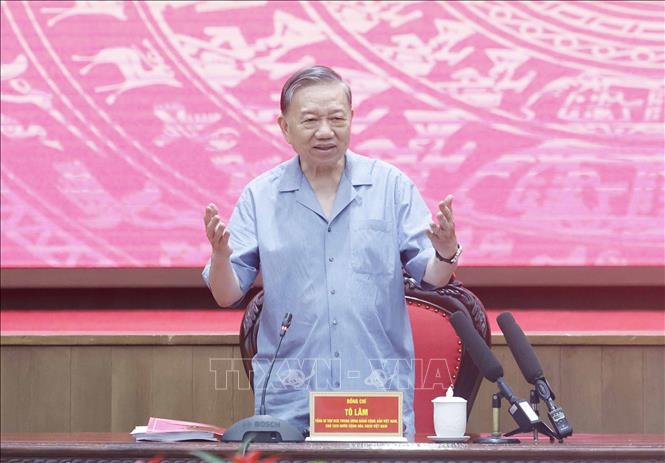 Thông qua dự thảo Báo cáo kết quả kiểm tra, giám sát đợt 2 đối với Ban Thường vụ Thành ủy Hà Nội