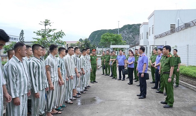 Cánh cửa hoàn lương