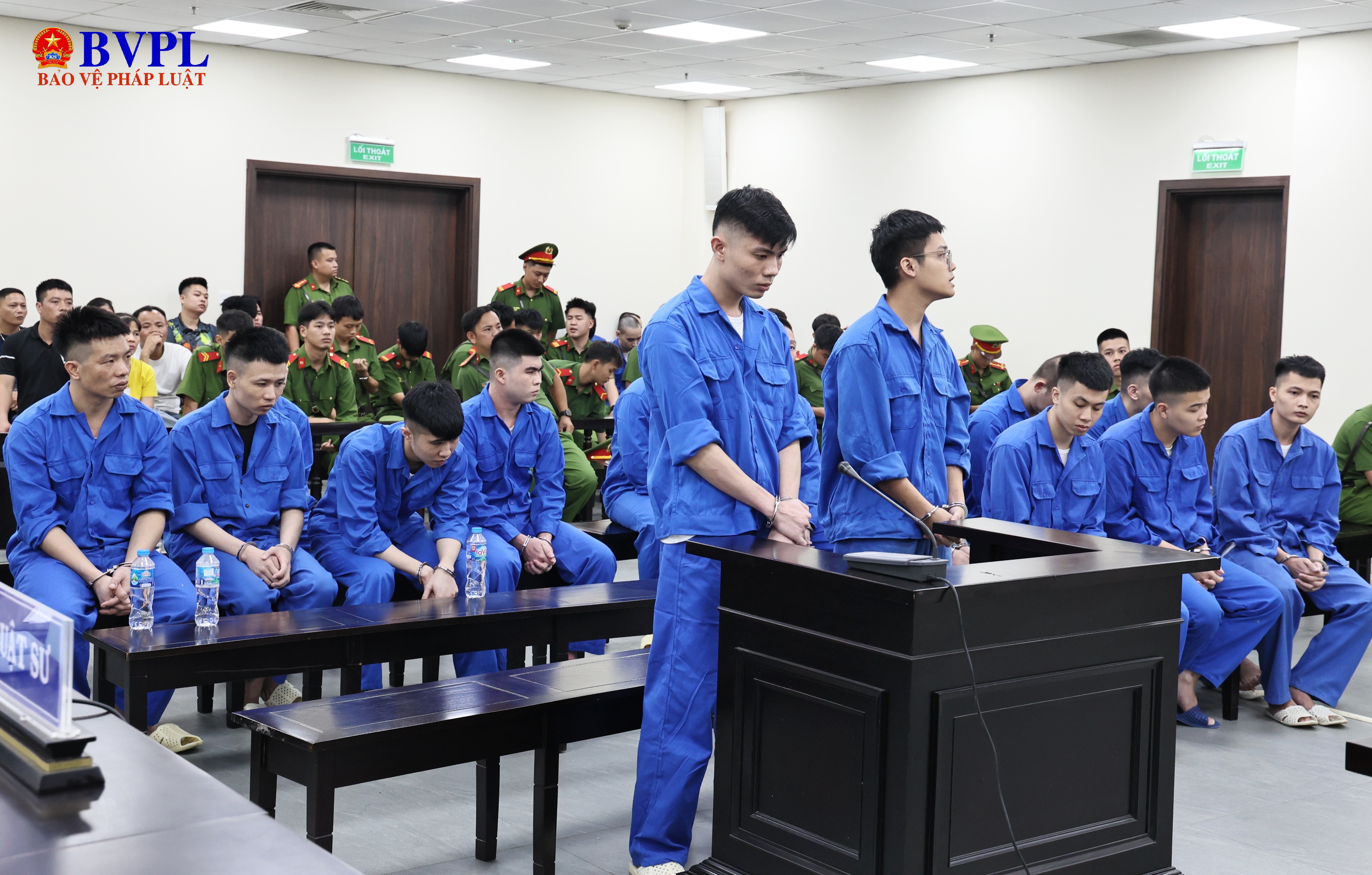 Xét xử đường dây giả danh “Huấn Hoa Hồng” lừa đảo tiền tỉ, đánh bạc, rửa tiền