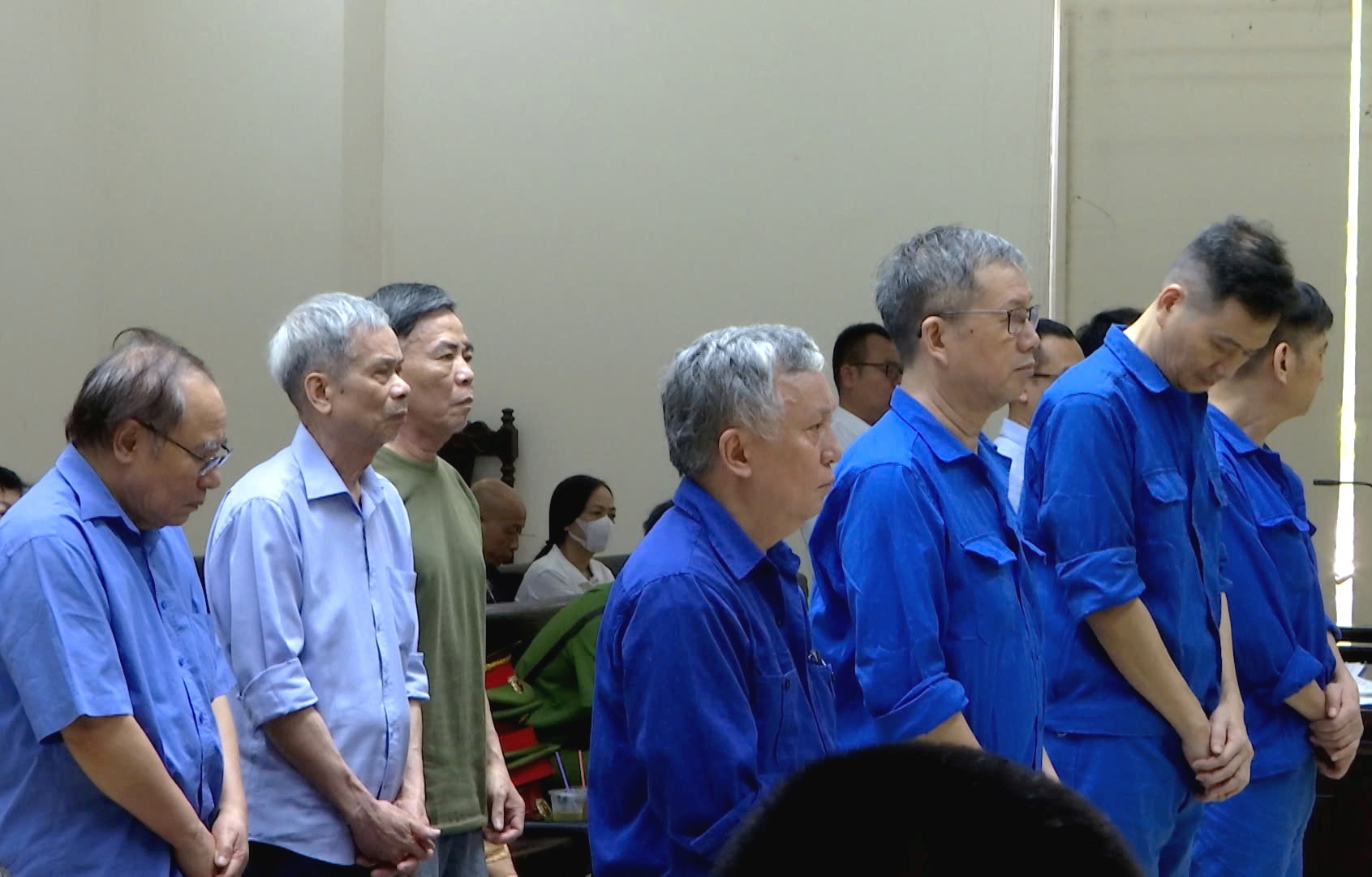 Dàn cựu lãnh đạo Tổng Công ty Xi măng Việt Nam hầu tòa phúc thẩm