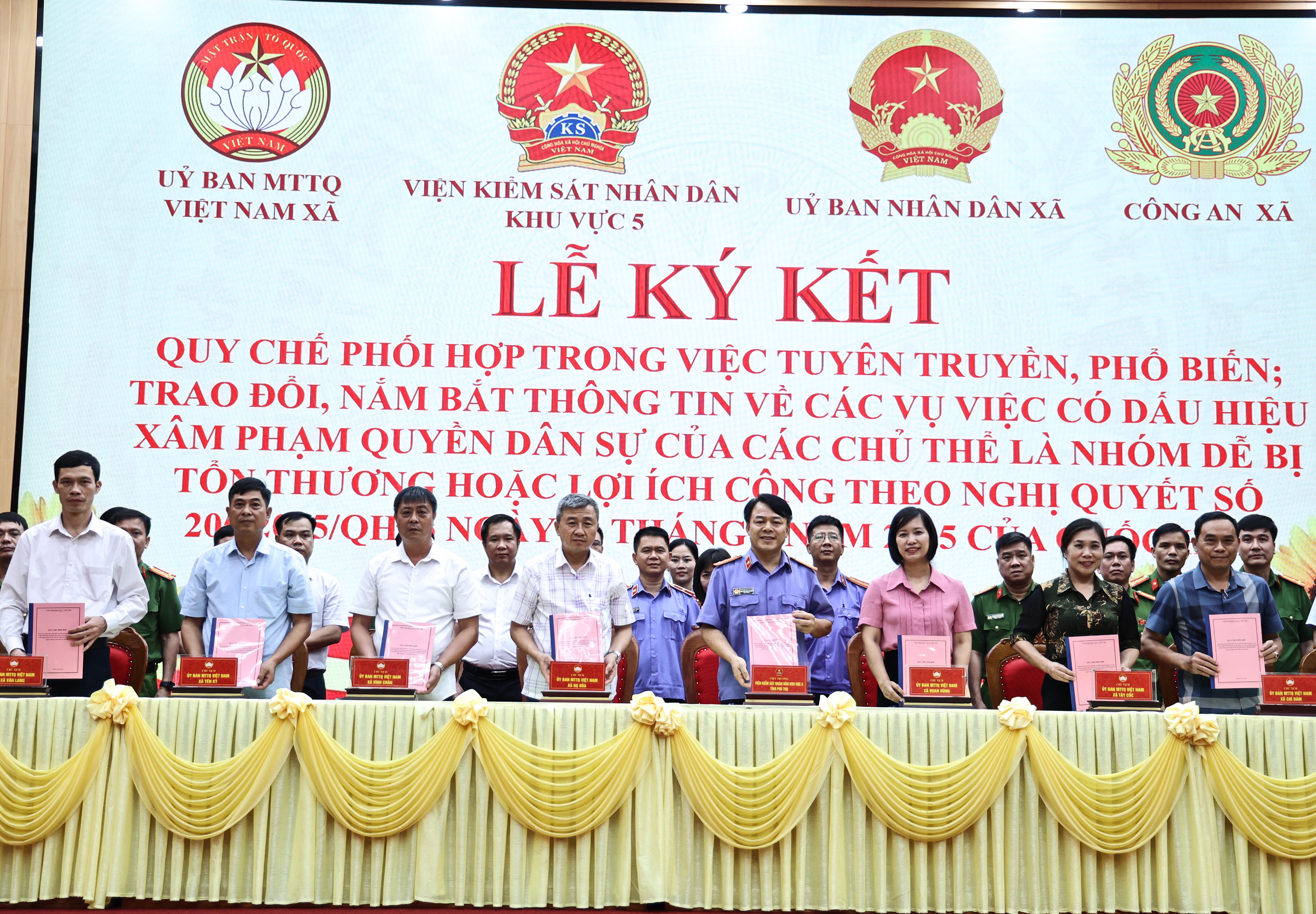 VKSND khu vực 5, tỉnh Phú Thọ tổ chức tuyên truyền Nghị quyết 205 và ký quy chế phối hợp