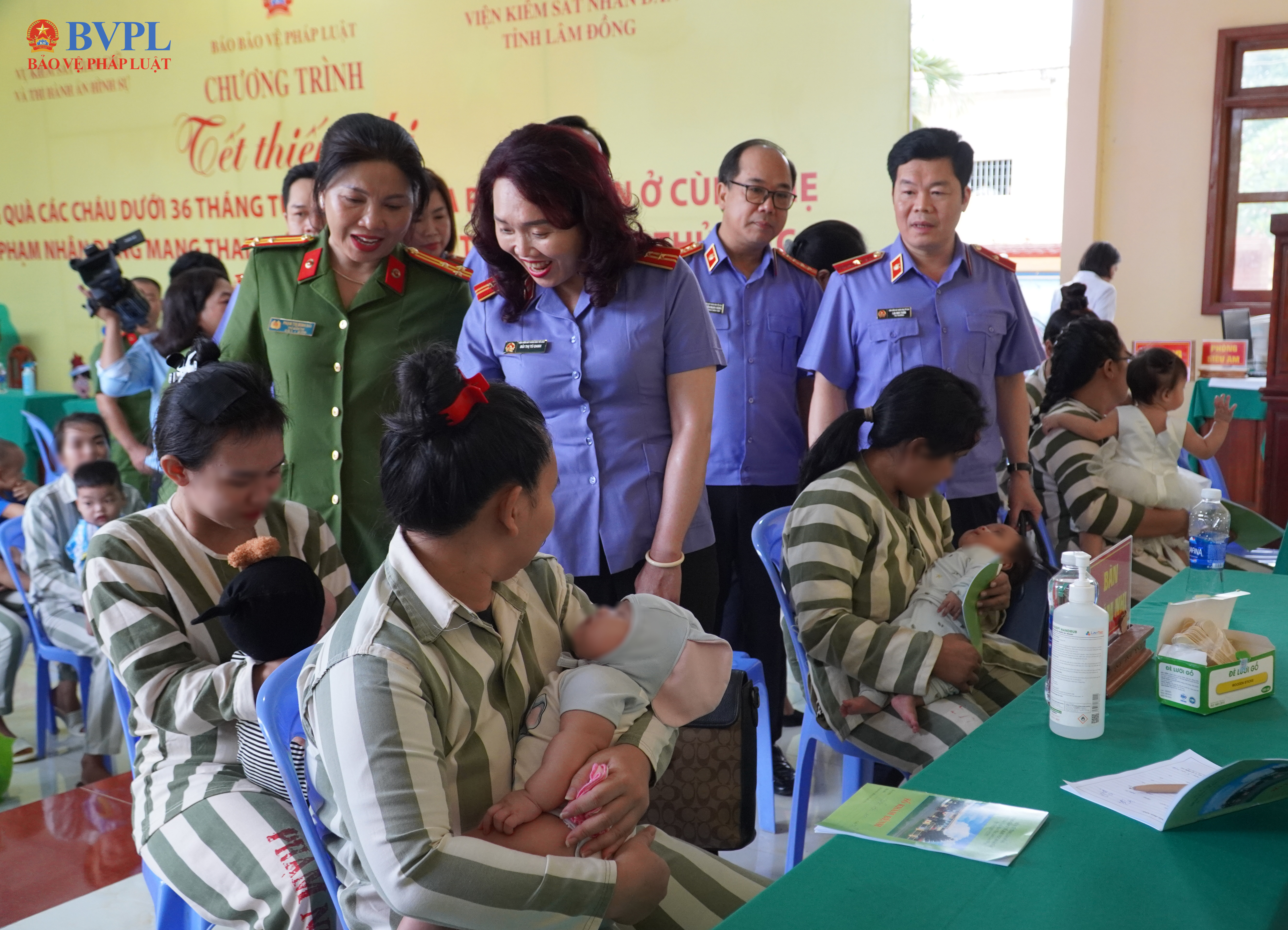 Những em bé đặc biệt bên trong Trại giam Thủ Đức vui mừng đón Tết Thiếu nhi