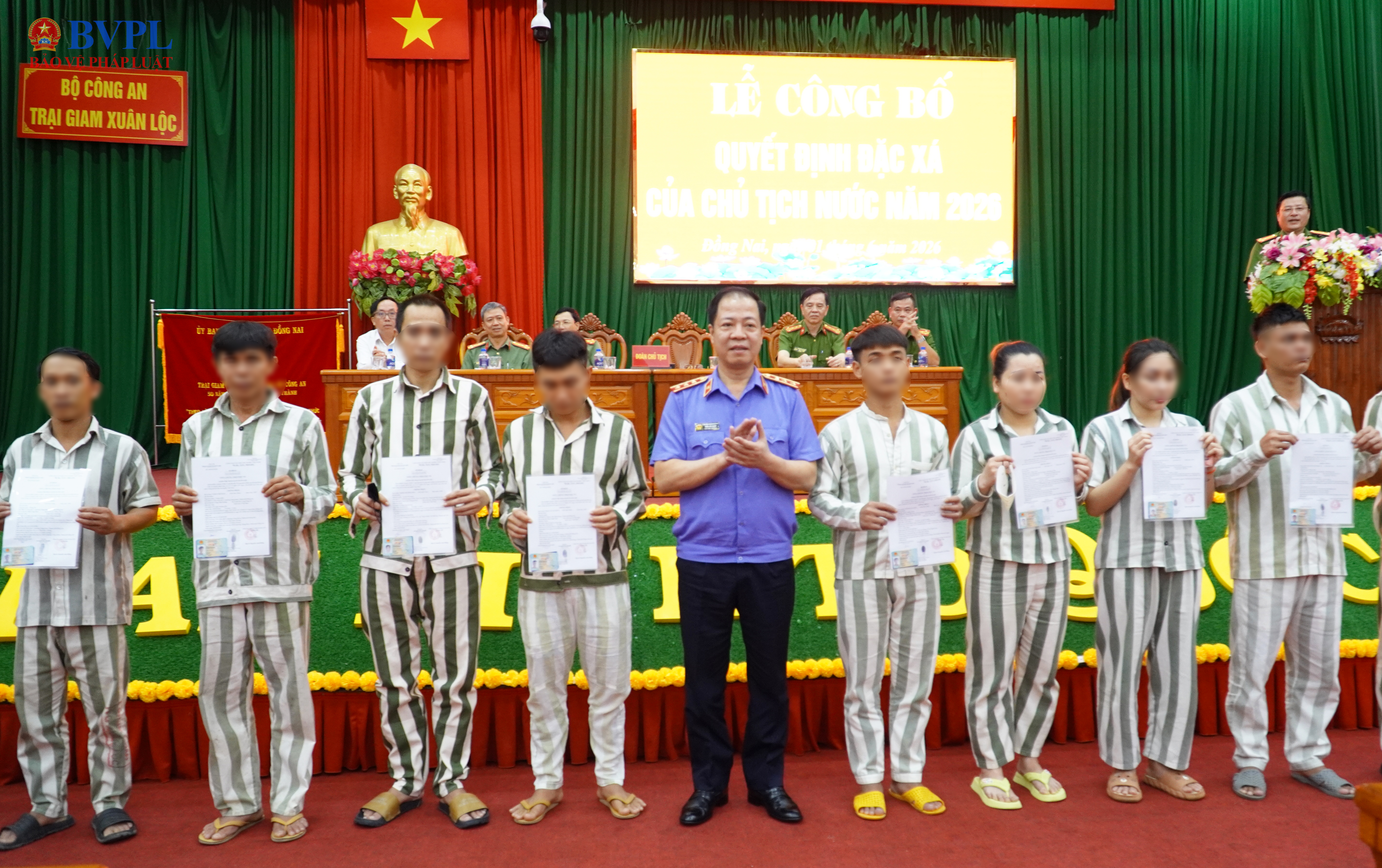 Đồng chí Trần Hải Quân, Phó Viện trưởng VKSND tối cao dự Lễ công bố Quyết định đặc xá tại Trại giam Xuân Lộc