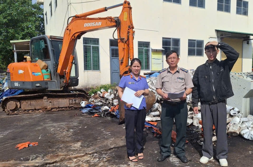 Kiểm sát tiêu hủy vật chứng các vụ án sản xuất phân bón, cà phê giả