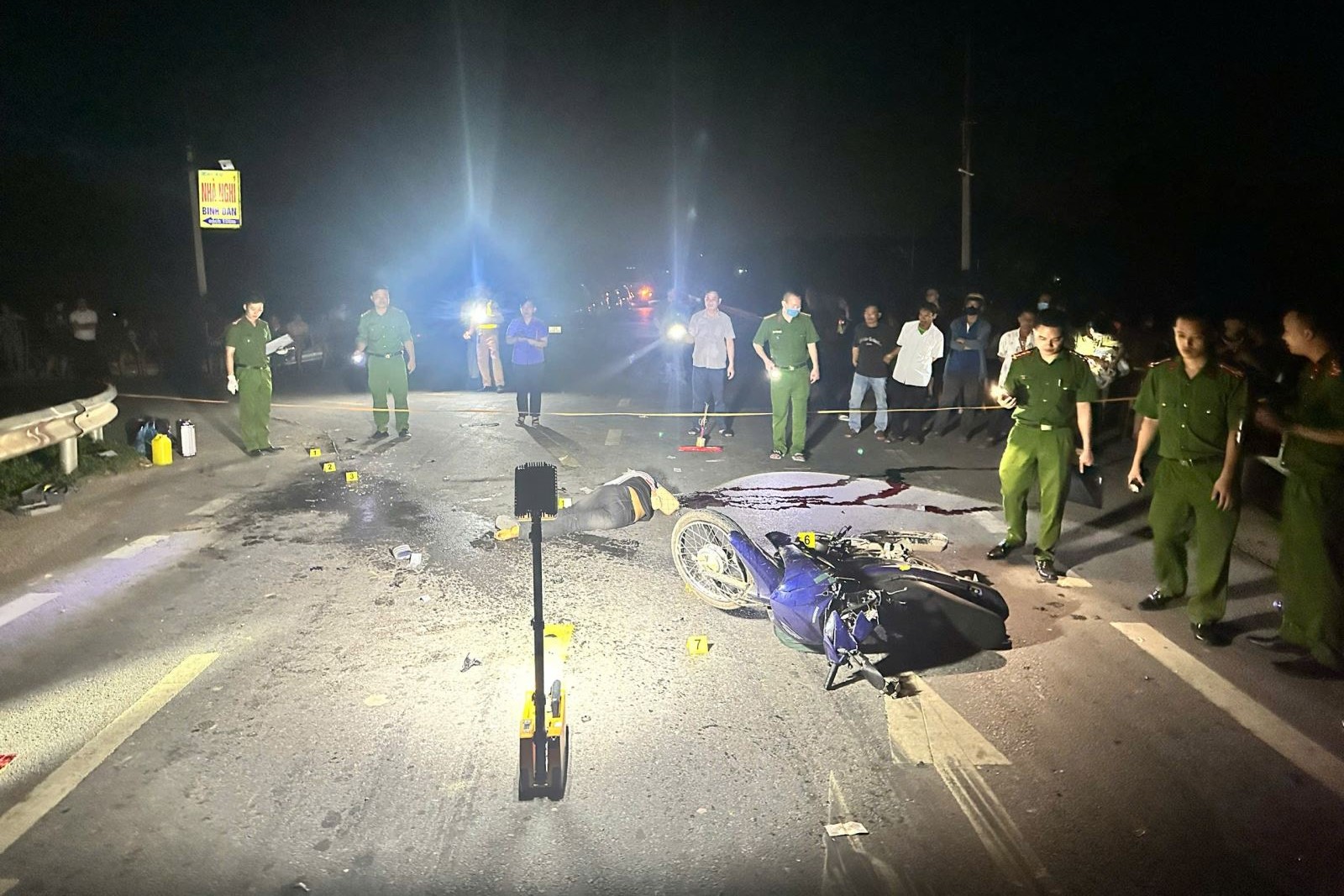 Tông chết người khi chuyển hướng, tài xế xe tải bỏ trốn rồi giấu xe tại nhà