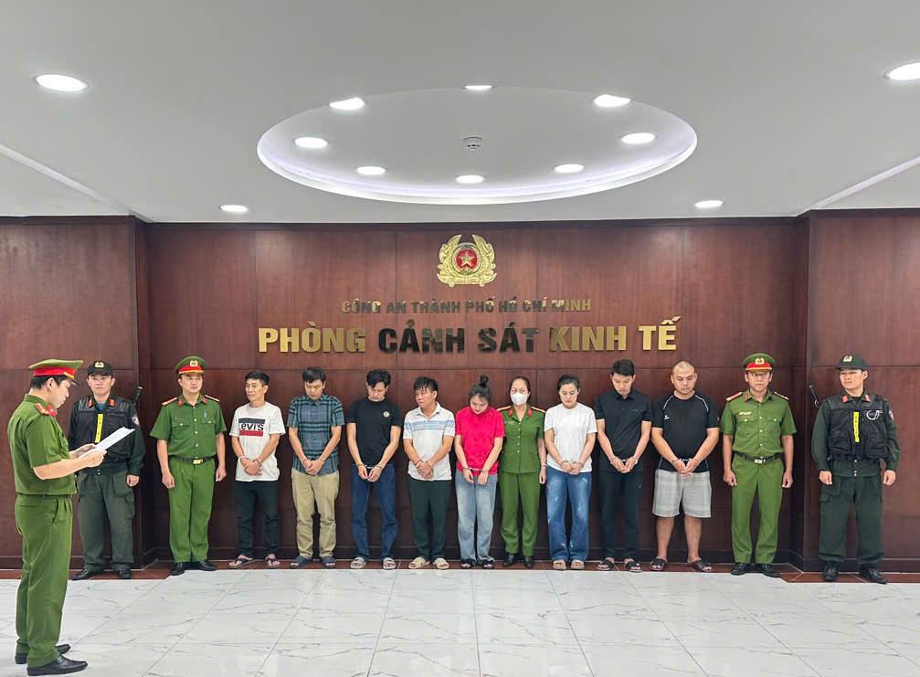 Khởi tố 4 cán bộ kiểm lâm tội “Môi giới hối lộ”, “Nhận hối lộ” và “Giả mạo trong công tác”