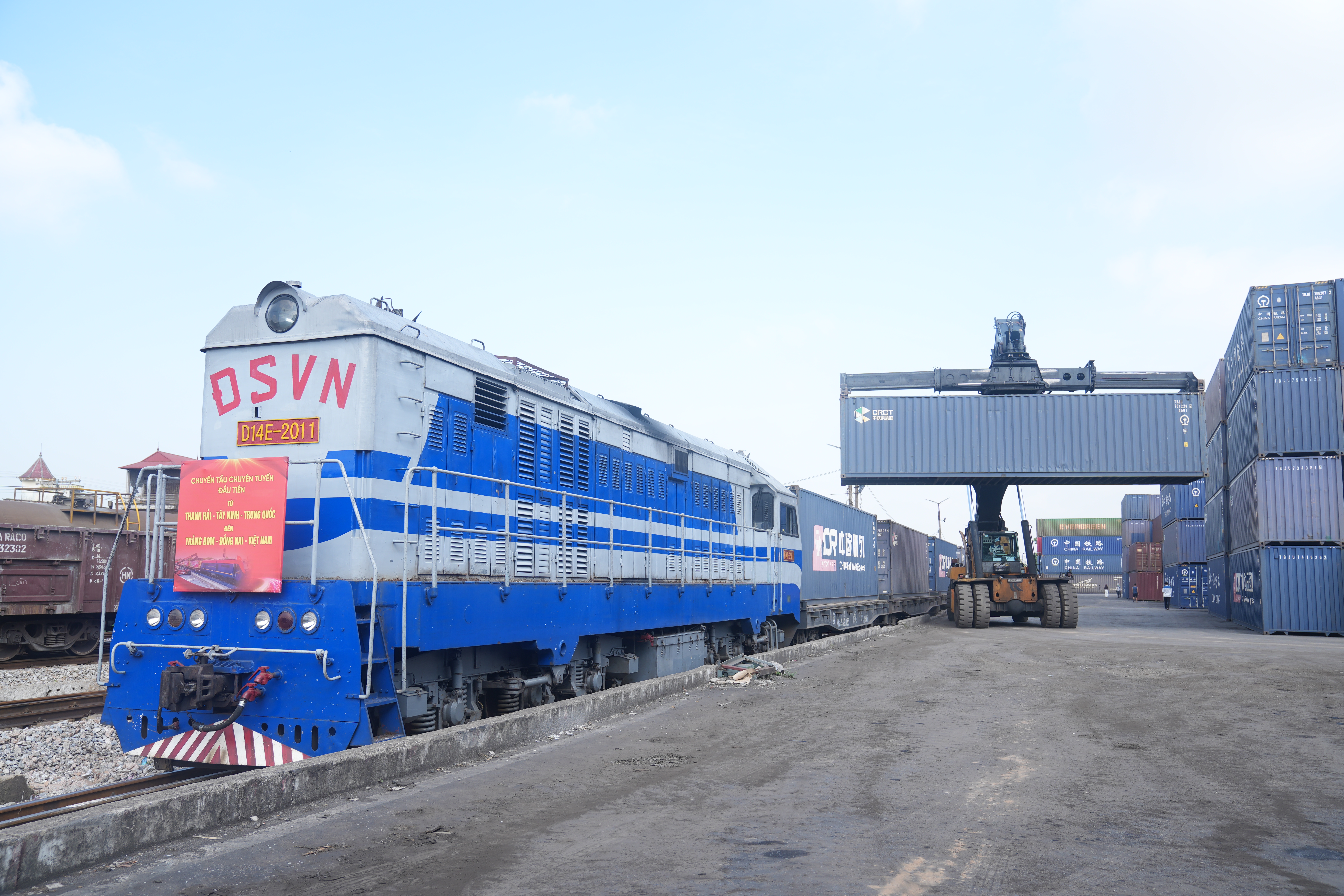 Tuyến tàu container quốc tế đầu tiên từ Thanh Hải đến Đồng Nai Mở rộng hành lang logistics Việt Nam - Trung Quốc
