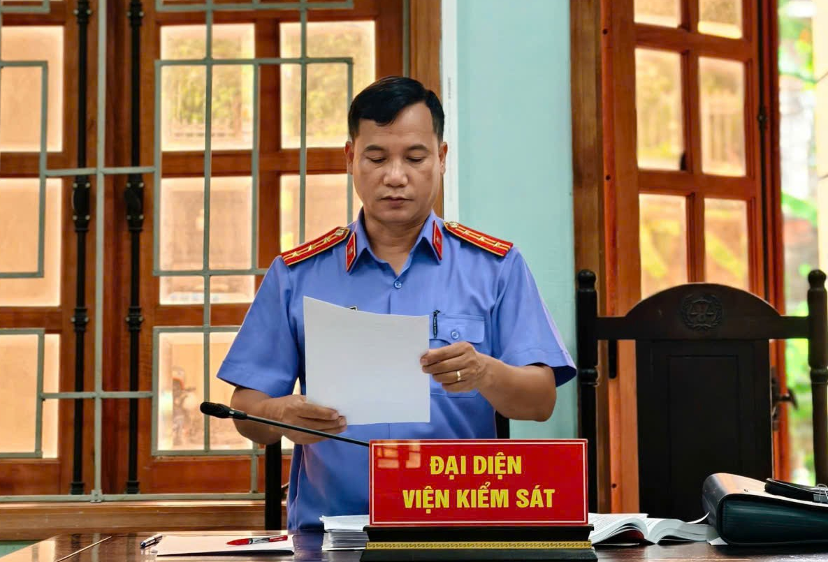 Viện trưởng VKSND khu vực 8 trực tiếp kiểm sát xét xử vụ án “Trộm cắp tài sản”