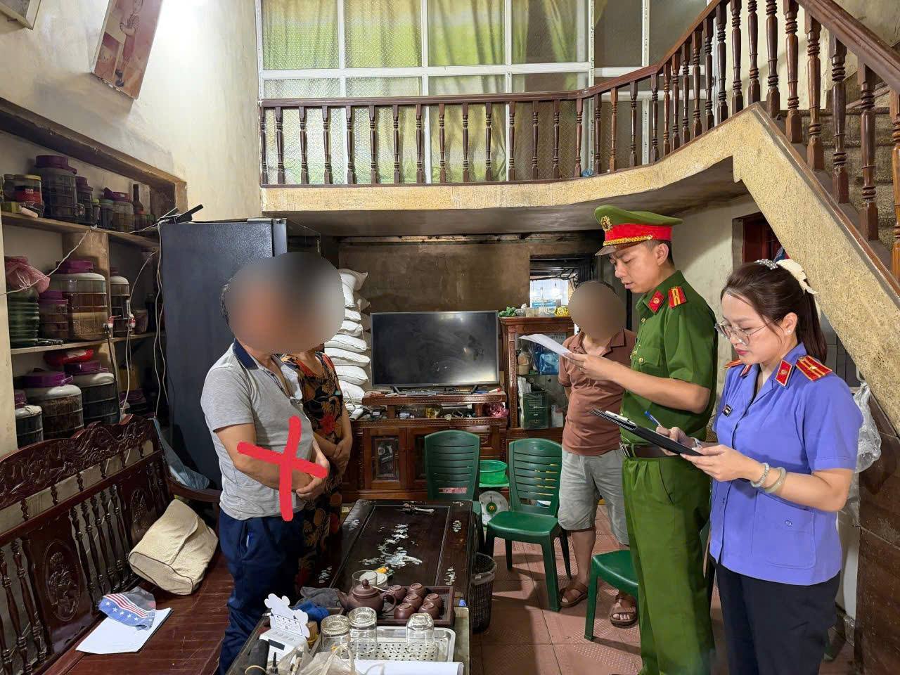 Phê chuẩn khởi tố 2 đối tượng sản xuất, buôn bán hàng giả là thực phẩm
