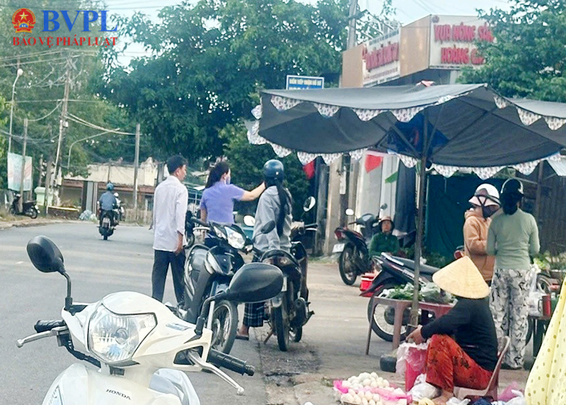 Từ phản ánh của người dân, Viện kiểm sát kiến nghị xử lý chợ tự phát tại xã Tánh Linh