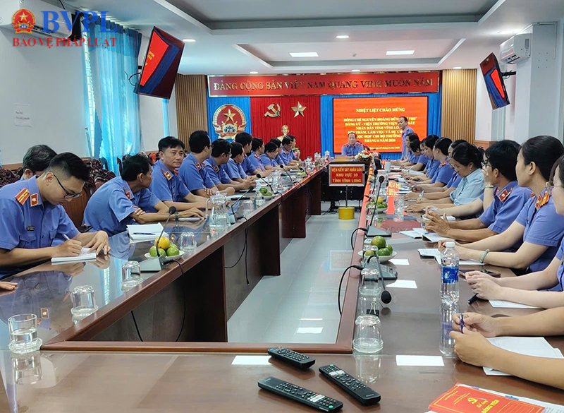 Viện trưởng VKSND tỉnh Vĩnh Long làm việc với VKSND Khu vực 10