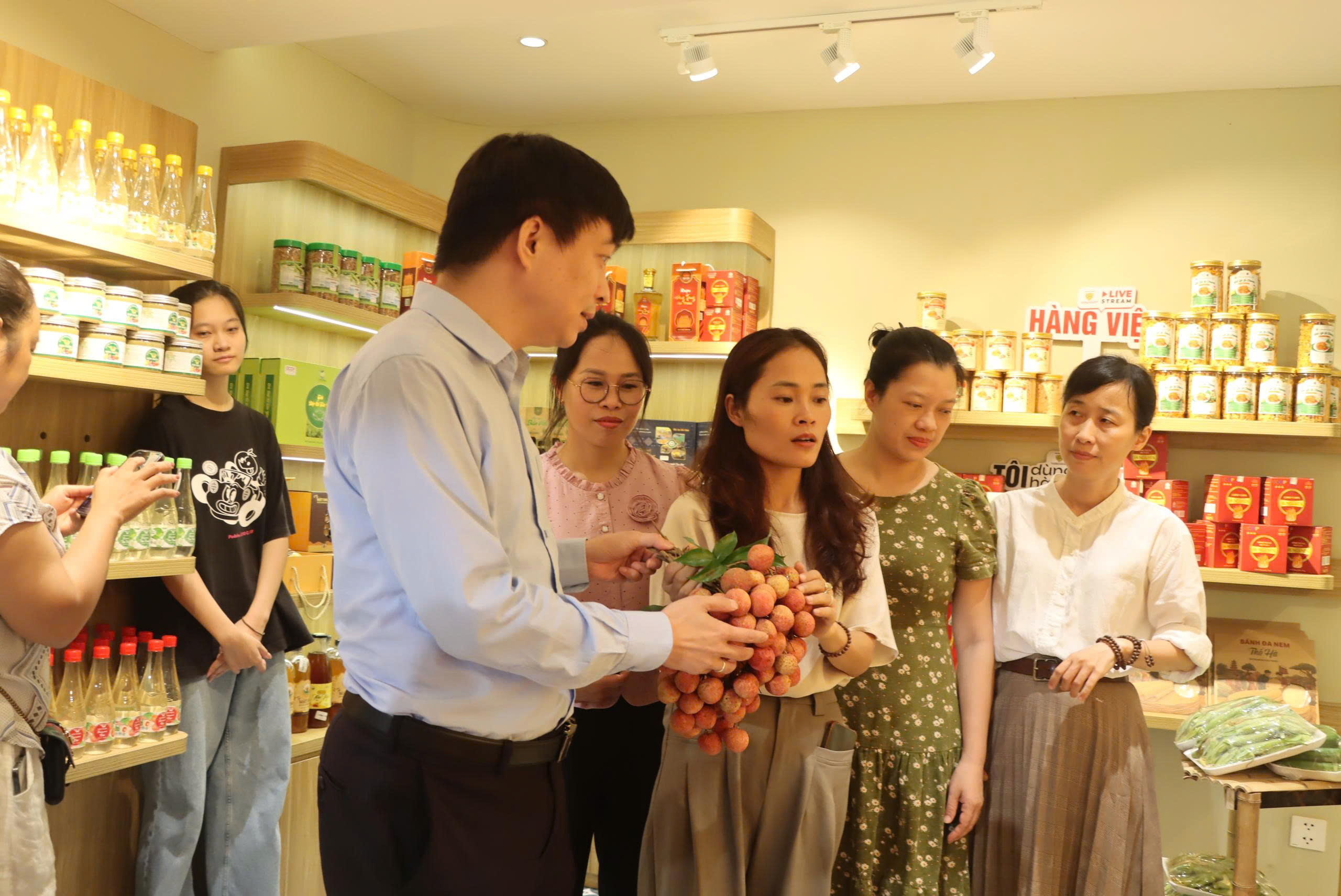 “Chợ phiên Kinh Bắc” tại phố Tràng Tiền Cơ hội quảng bá, kết nối tiêu thụ sản phẩm tỉnh Bắc Ninh