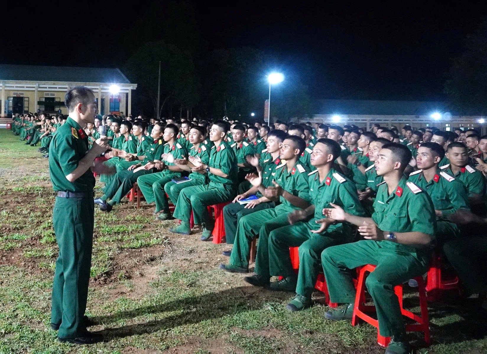 VKSQS Khu vực 52 phối hợp tuyên truyền, phổ biến giáo dục pháp luật cho chiến sĩ mới