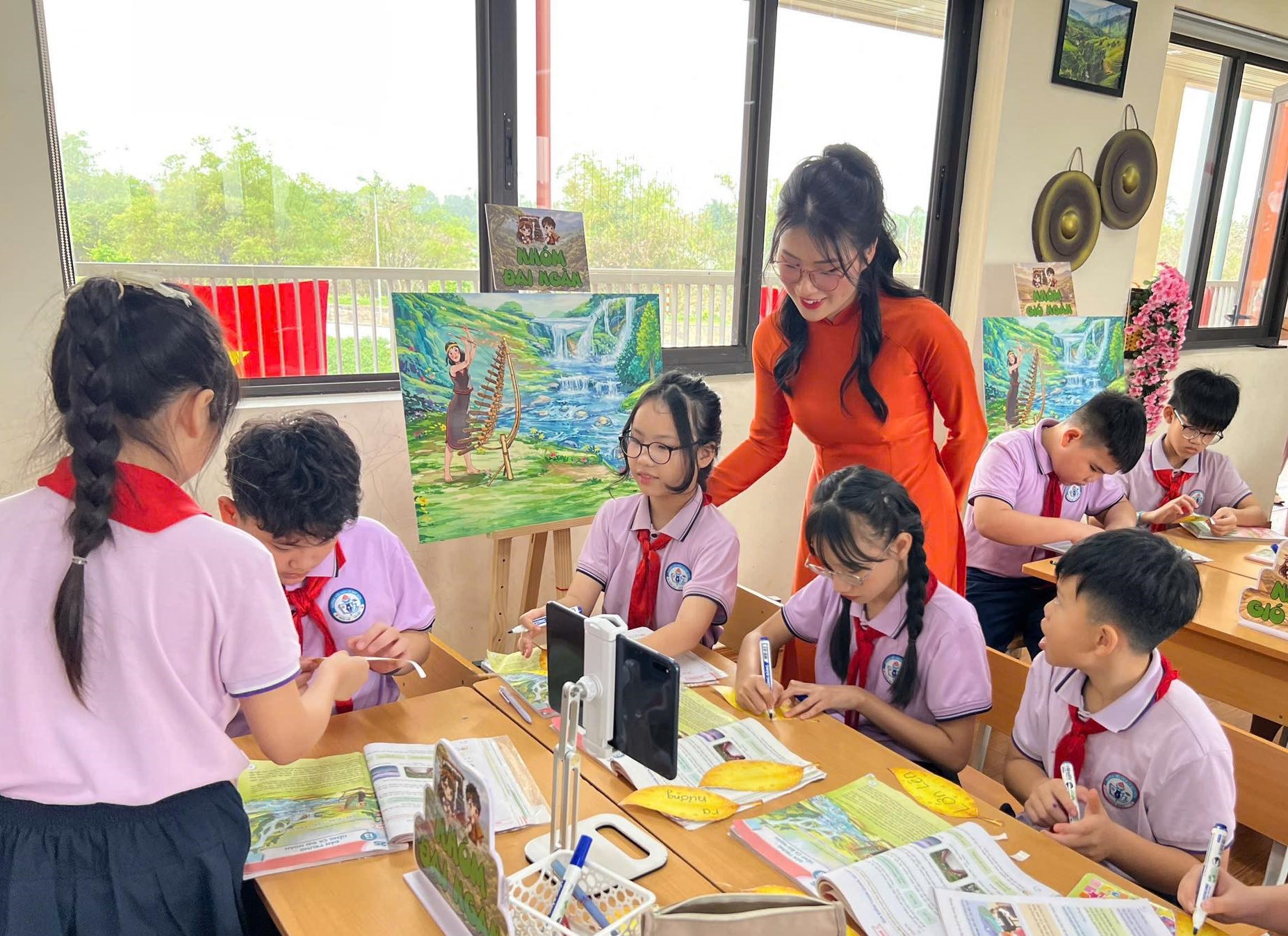 100 trẻ em, học sinh, sinh viên được khám sức khỏe ít nhất một lần mỗi năm