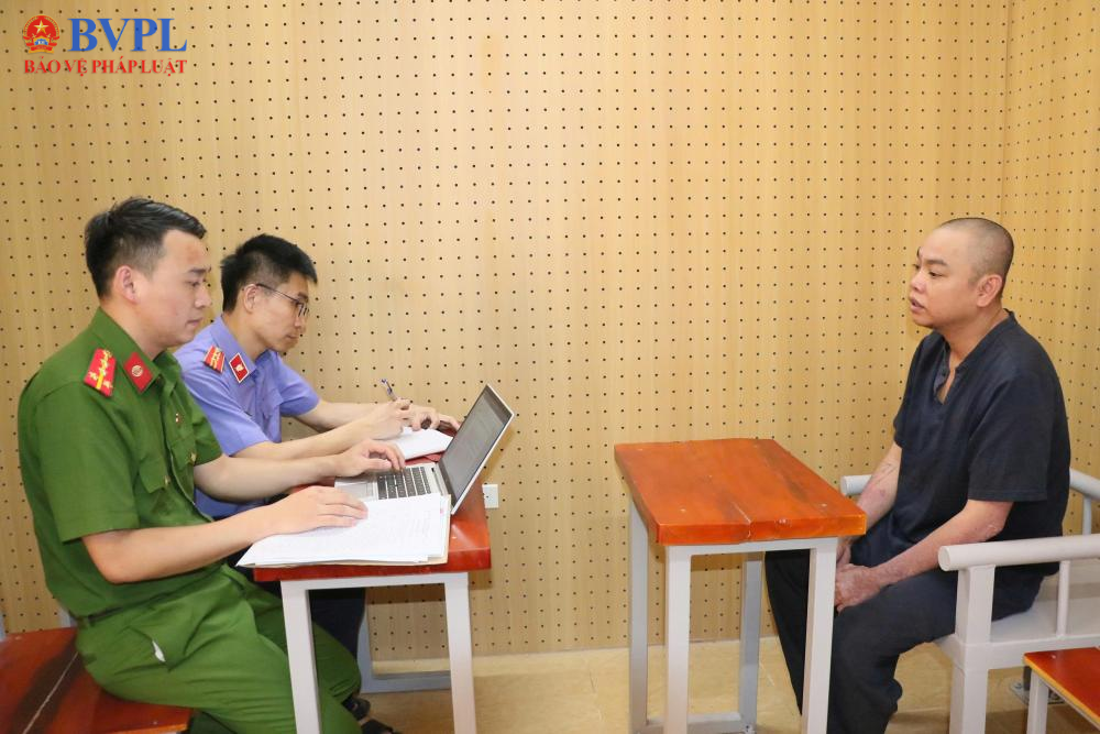 Phê chuẩn khởi tố 2 đối tượng mạo danh nhà báo tống tiền Cảnh sát giao thông