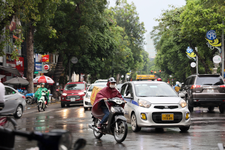 Bắc Bộ mưa dông, Trung Bộ nắng nóng gay gắt
