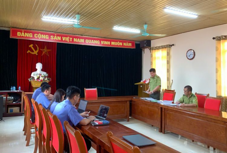 Trực tiếp kiểm sát công tác tiếp nhận, giải quyết nguồn tin về tội phạm tại Hạt Kiểm lâm