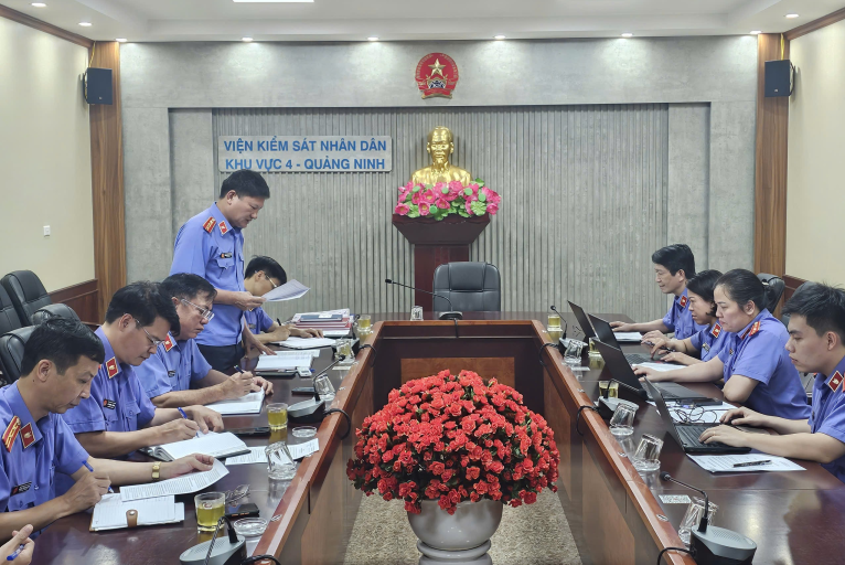 VKSND tỉnh Quảng Ninh kiểm tra việc thực hiện dân chủ ở cơ sở tại hai đơn vị