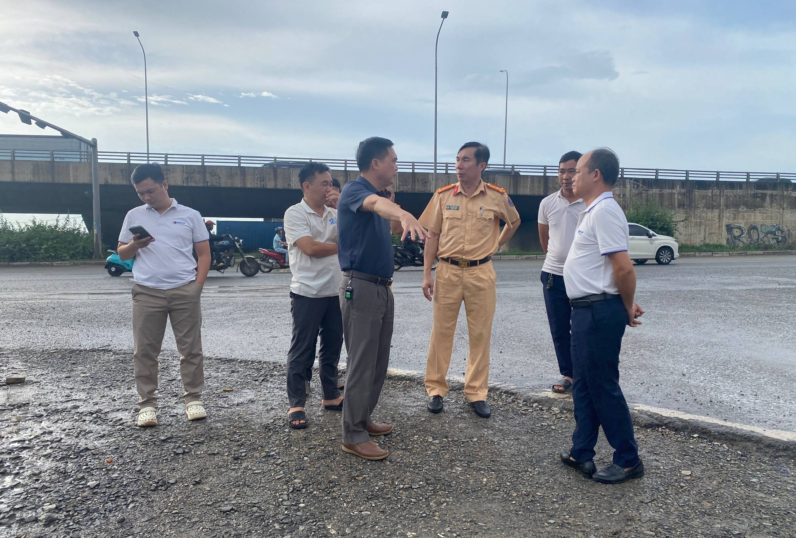 Khắc phục tình trạng mặt đường xuất hiện nhiều ổ voi tại các tuyến đường ở TP Hồ Chí Minh