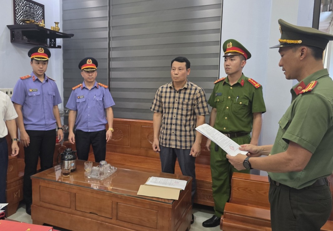 Phê chuẩn khởi tố Hiệu trưởng trường tiểu học phạm tội nhận hối lộ