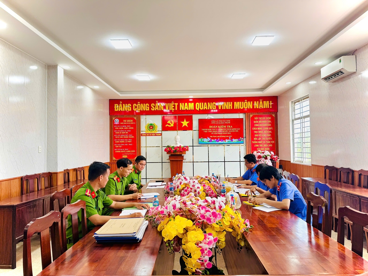 VKSND Khu vực 2 tỉnh Tây Ninh trực tiếp kiểm sát tại Công an xã Hậu Thạnh
