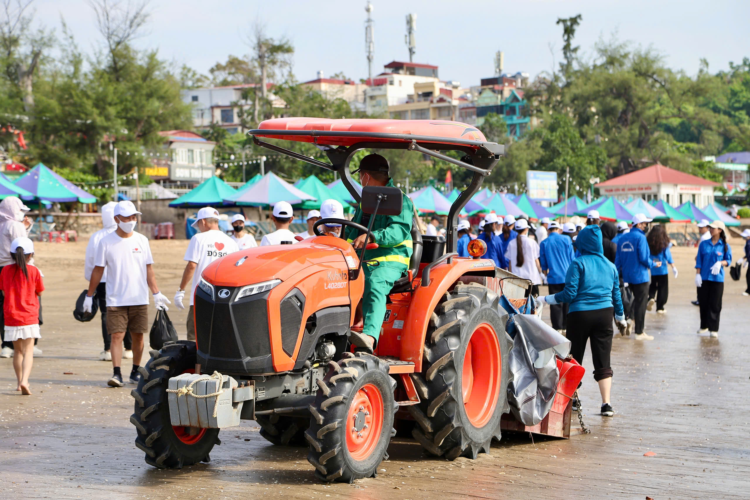 Hơn 195 000 người dân Hải Phòng đồng loạt ra quân bảo vệ môi trường