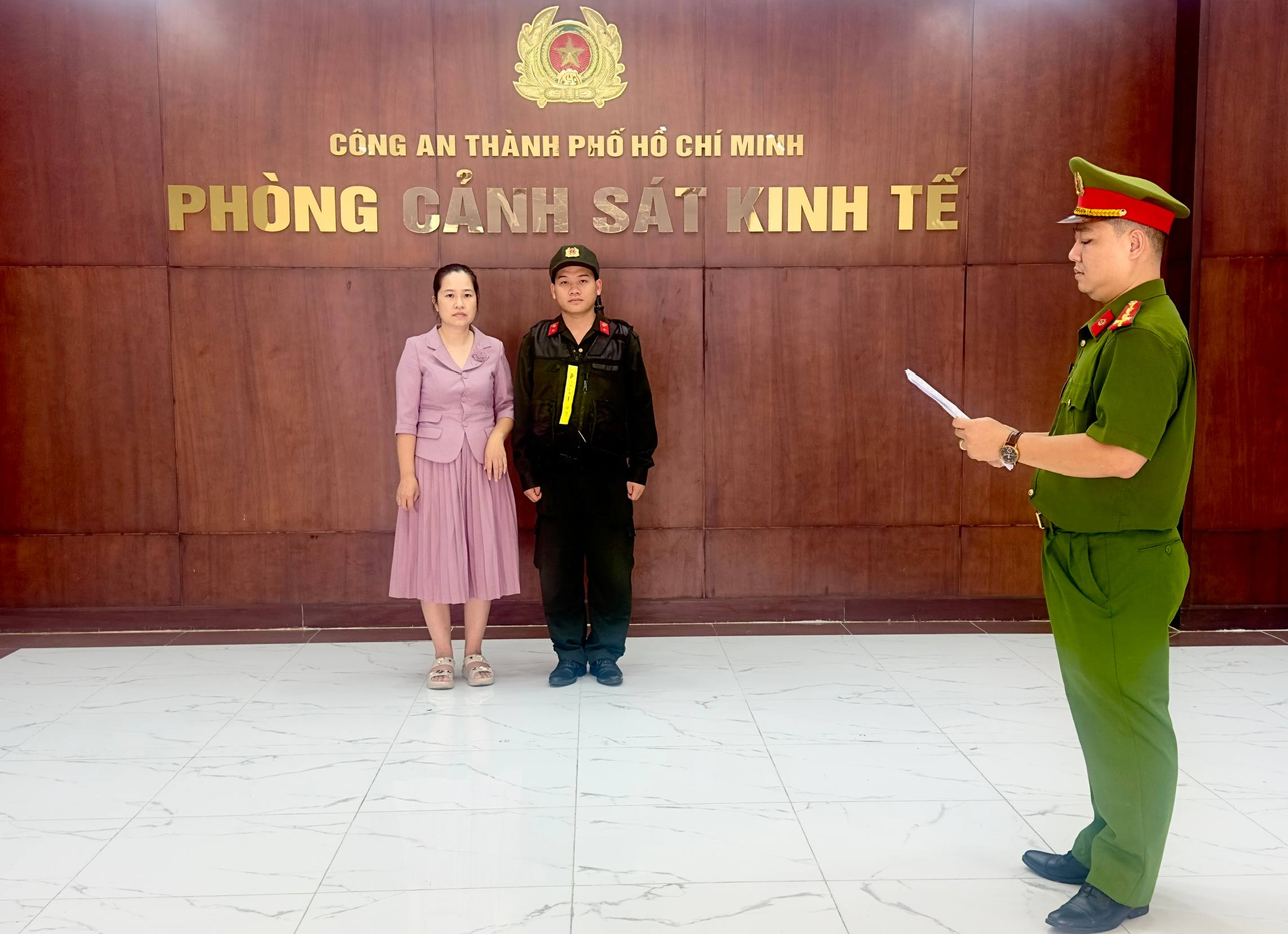 Khởi tố chủ thương hiệu vải áo dài Đất Lành tội “Xâm phạm quyền tác giả”