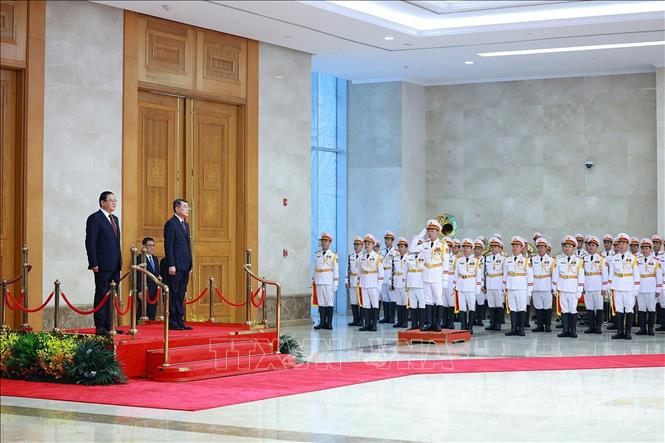 Thủ tướng Lê Minh Hưng chủ trì lễ đón chính thức Thủ tướng Lào Sonexay Siphandone