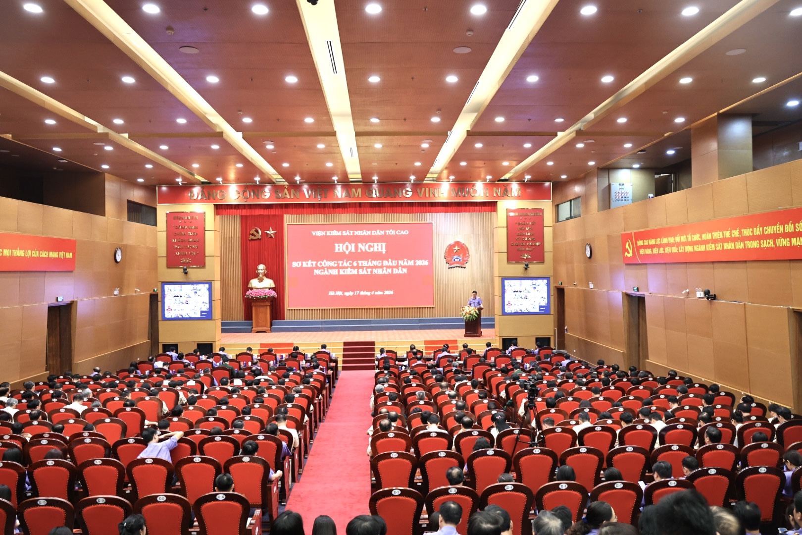 Quy định mới về chính sách hỗ trợ phục vụ đối với các chức danh, chức vụ lãnh đạo
