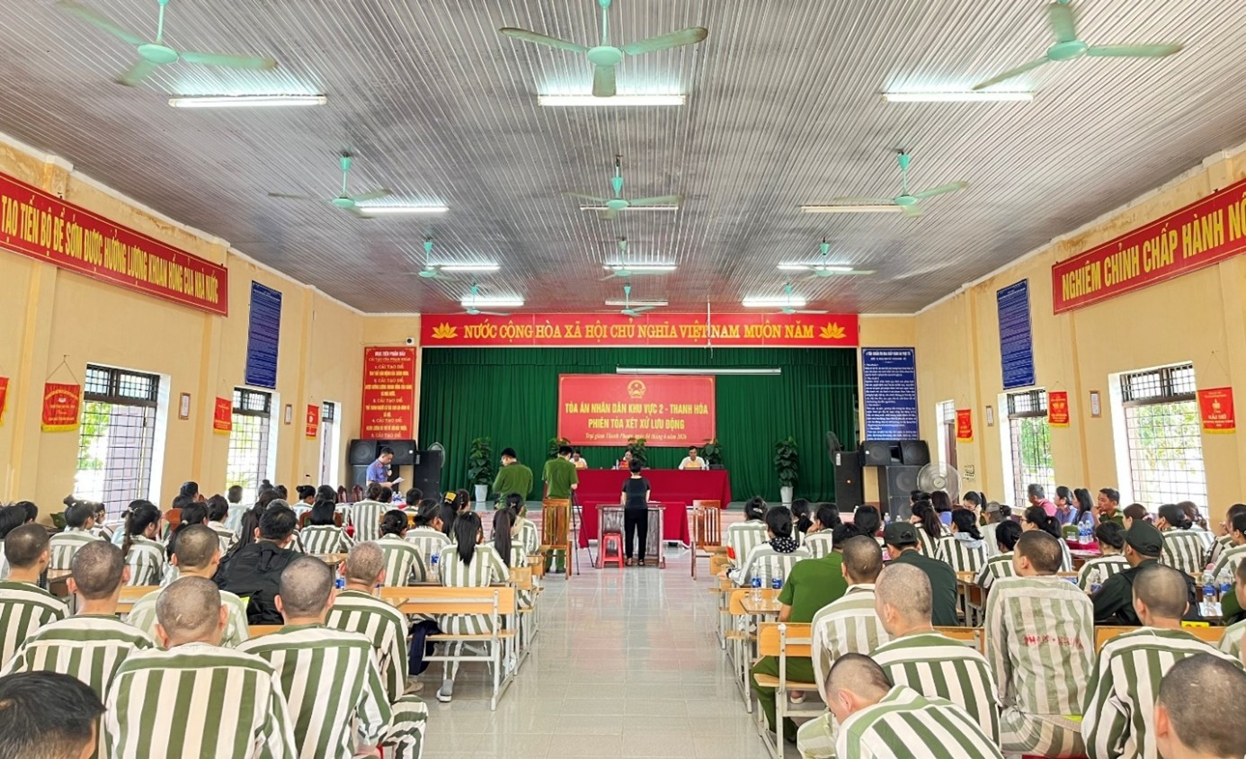 Viện kiểm sát phối hợp tổ chức phiên tòa xét xử lưu động tại Trại giam Thanh Phong