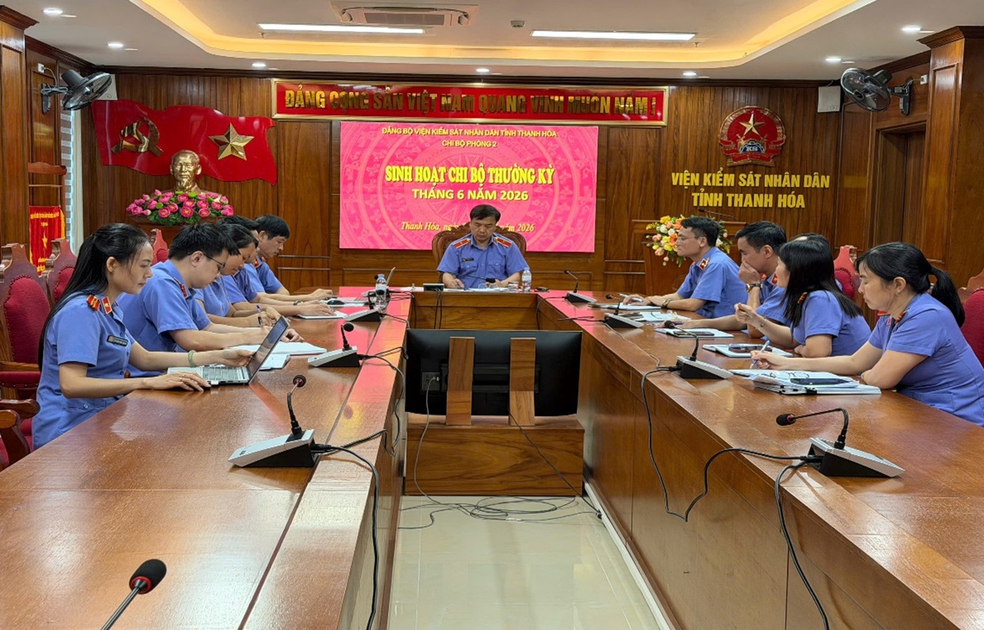 Phòng 2, VKSND tỉnh Thanh Hóa vinh dự được Chủ tịch UBND tỉnh tặng Bằng khen