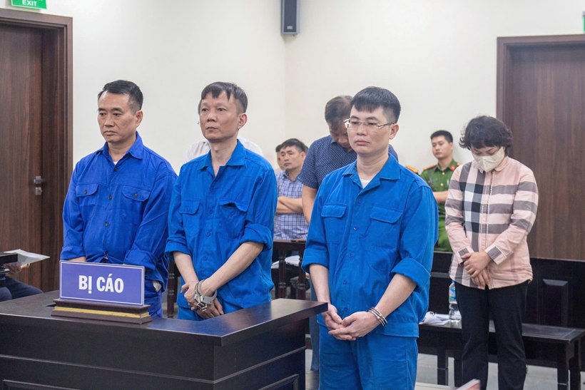 Hoãn xét xử 6 cựu cán bộ nhận hối lộ “bảo kê” xây dựng trái phép