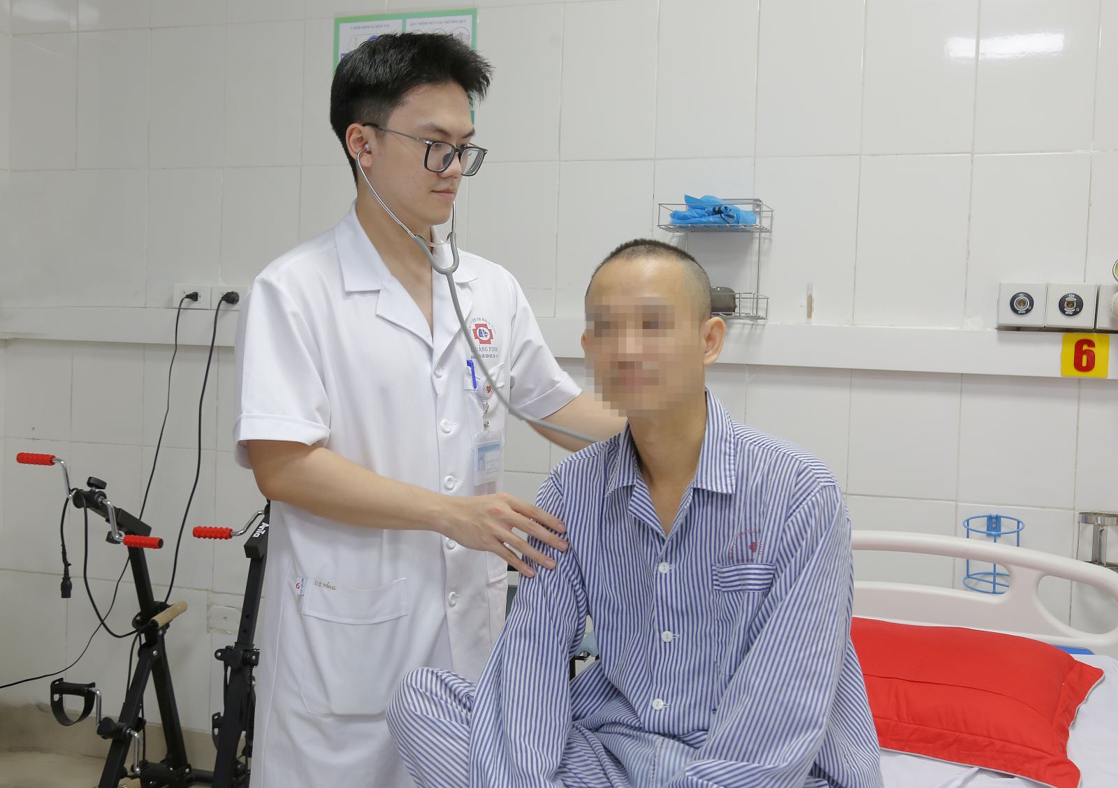 Ngừng tim khi chơi thể thao, người đàn ông 42 tuổi may mắn thoát nguy kịch