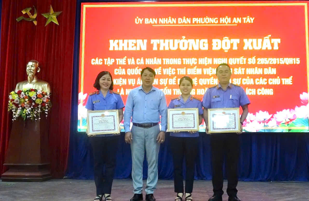 VKSND khu vực 10, TP Đà Nẵng được khen thưởng vì có thành tích nổi bật trong thực hiện Nghị quyết 205