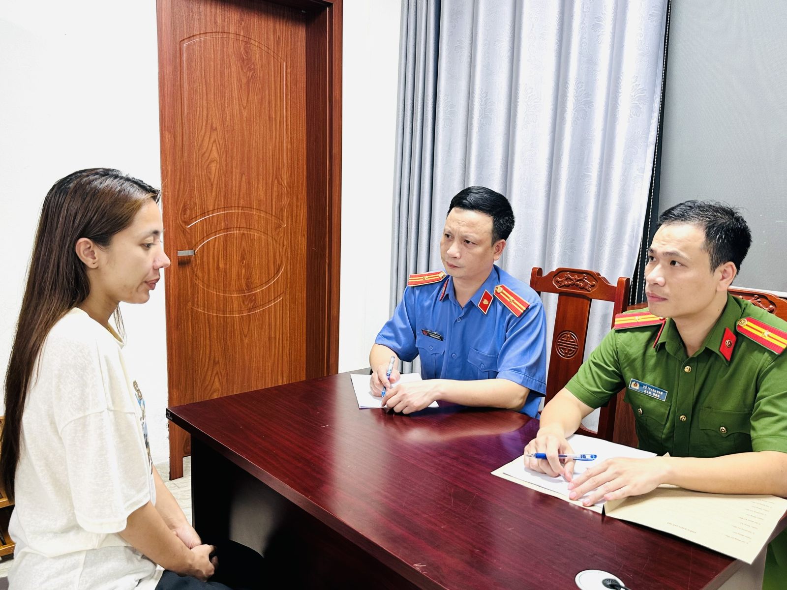 Khởi tố 15 bị can trong 2 đại án buôn lậu vàng và buôn bán trang sức giả mạo thương hiệu