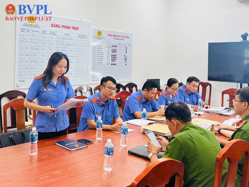 VKSND Khu vực 10 tỉnh Lâm Đồng trực tiếp kiểm sát tại Công an các phường, đặc khu