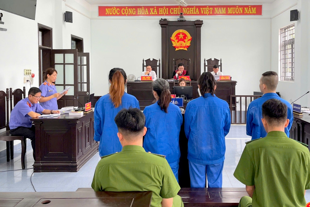 Bốn bị cáo lãnh 450 tháng tù tội rửa tiền bằng thủ đoạn lừa cài đặt ứng dụng giả mạo eTax Mobile